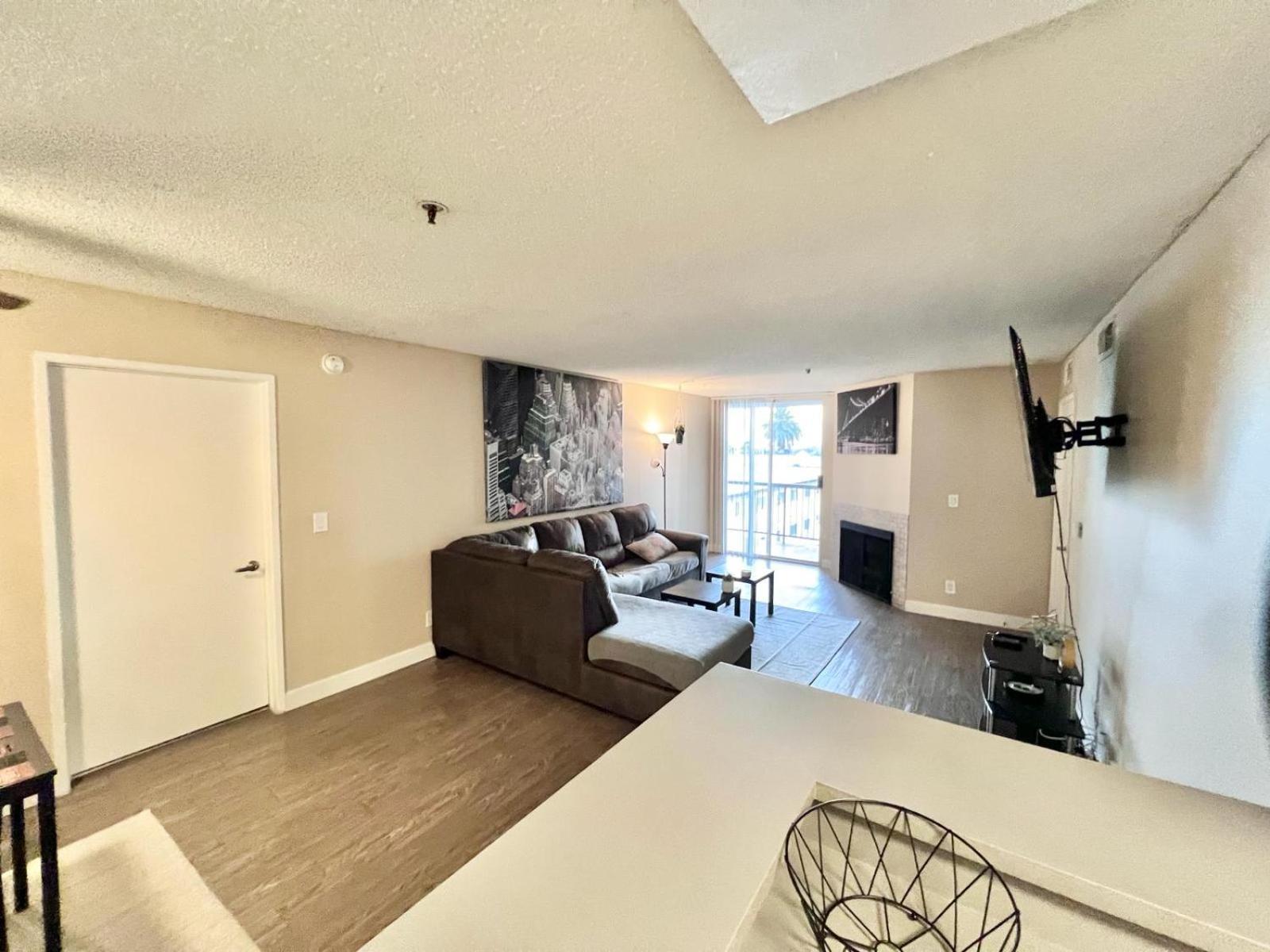 Hollywood Two Bedroom & Free Two Parking Spots * Los Ángeles